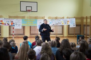 policjanci w czasie prelekcji