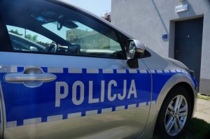 zbliżenie napisu policja