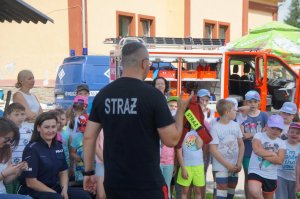 strażak podczas prelekcji