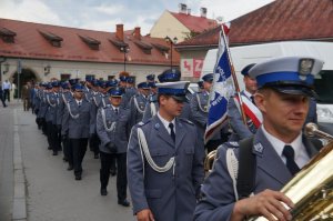 uroczysty przemarsz