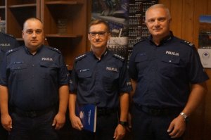 Zastępca komendanta powiatowego policji w Żywcu wraz z mianowanymi policjantami