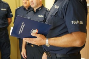 policjanci w czasie odczytania rozkazu