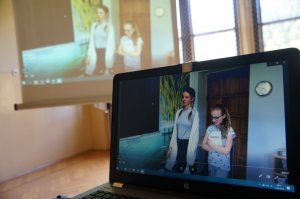 slajd z projekcji filmu