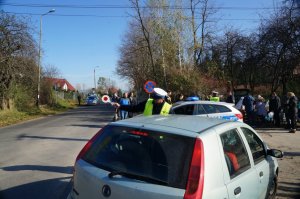 policjant i samochody