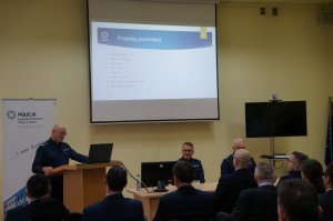 komendant powiatowy w czasie powitania gości