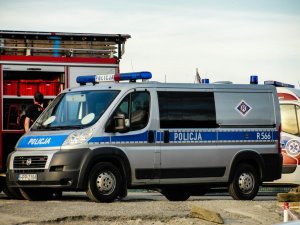 radiowóz oraz wóż strażacki