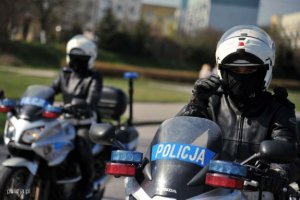 policjanci na motocyklach