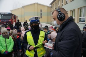 policjantka w czasie nagranie do radia bielsko