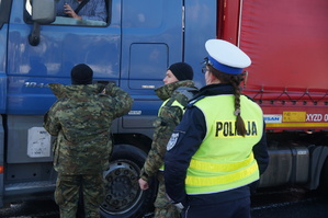 służby w czasie kontroli pojazdu