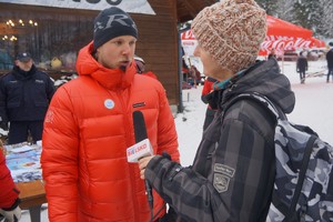 redaktor radia bielsko prowadzi wywiad z ratownikiem gopru