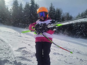 uczestniczka zawodów z nartami