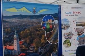 zdjęcie kolorowe banerów urzędu miasta oraz projektu