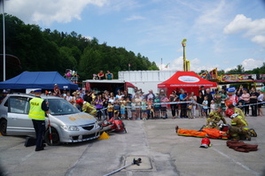 symulacja zdarzenia drogowego praca na miejscu zdarzenia wszystkich służb