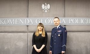 na obrazku insp. Marek Boroń p.o. Komendant Główny Policji Rzeczniczka Praw Dziecka panią Moniką Horną-Cieślak.