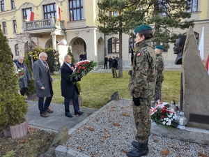 złożenie wiązanki przez burmistrza