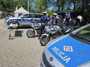 stoiska policyjne radiowozy i sprzęt