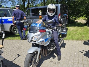 policjantka na motorze