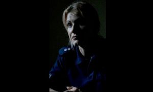 zdjęcie policjantki zaciemnione