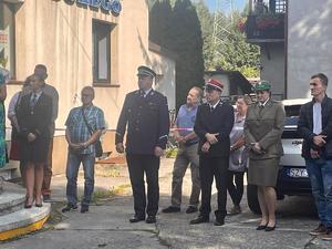 zdjęcie kolorowe, grupowe, policjant i strażnik graniczny