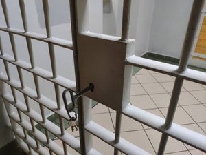 zdjęcie poglądowe, krata aresztu