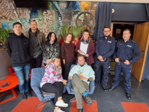 policjanci w kinie, zdjęcie kolorowe, grupowe