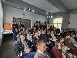 zgromadzeni uczestnicy debaty