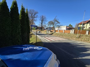 radiowóz w rejonie cmentarza