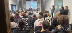 Zdjęcia ze szkoły w Żywcu podczas spotkania profilaktycznego związanego z uzależnieniami