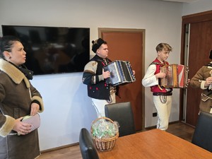 Odwiedziny kolędników w Komendzie Powiatowej Policji w Żywcu