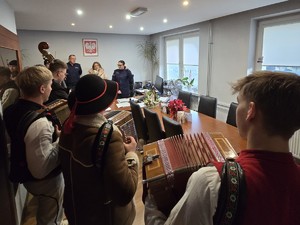Odwiedziny kolędników w Komendzie Powiatowej Policji w Żywcu