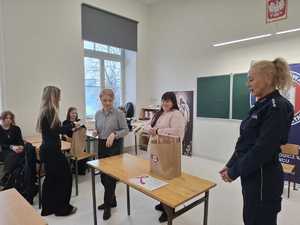 Zdjęcie z konkursu wiedzy HIV/AIDS - Chcę wiedzieć więcej