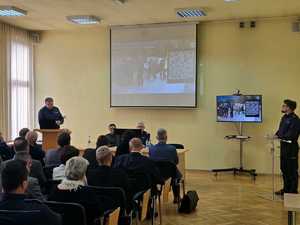 Zdjęcie przedstawia policjantów podczas narady rocznej w Komendzie Powiatowej Policji w Żywcu