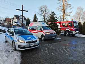 Zdjęcia przedstawiają akcję świeć przykładem w gminach Gilowice i Ślemień