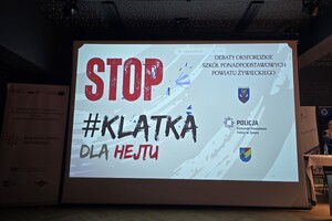 Zdjęcie przedstawia uczestników debaty oksfordzkiej Stop Klatka dla Hejtu
