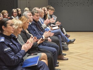Zdjęcie przedstawia uczestników debaty oksfordzkiej Stop Klatka dla Hejtu