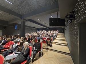 Zdjęcie przedstawia uczestników debaty oksfordzkiej Stop Klatka dla Hejtu