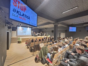 Zdjęcie przedstawia uczestników debaty oksfordzkiej Stop Klatka dla Hejtu