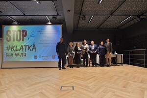 Zdjęcie przedstawia uczestników debaty oksfordzkiej Stop Klatka dla Hejtu