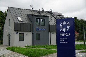 Zdjęcie przedstawia Posterunek Policji w Milówce