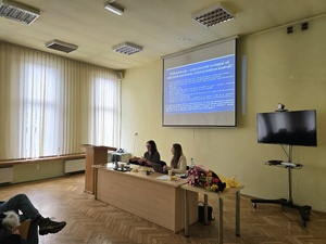 Zdjęcie przedstawia uczestników szkolenia w Komendzie Powiatowej Policji w Żywcu