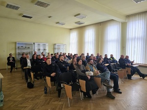 Zdjęcie przedstawia uczestników szkolenia w Komendzie Powiatowej Policji w Żywcu