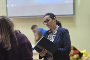 Zdjęcie przedstawia uczestników szkolenia w Komendzie Powiatowej Policji w Żywcu