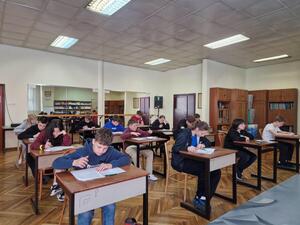 Zdjęcie przedstawia uczestników Turnieju Bezpieczeństwa w Ruchu Drogowym podczas wykonywanych konkurencji