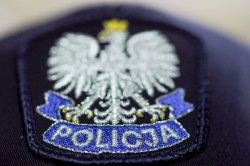Emblemat zawierający godło Polski i napis Policja